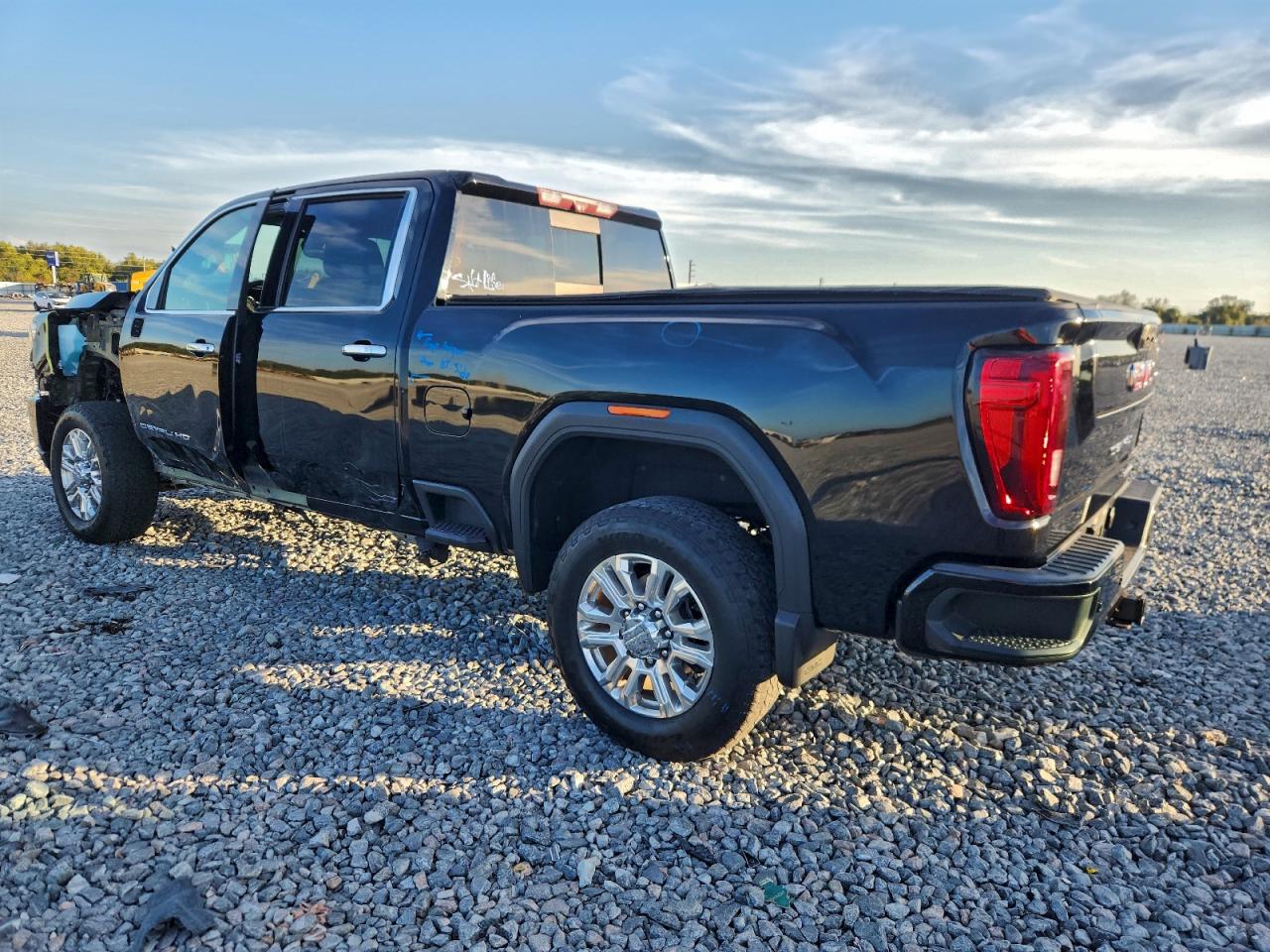 2020 GMC SIERRA K2500 DENALI photo 2