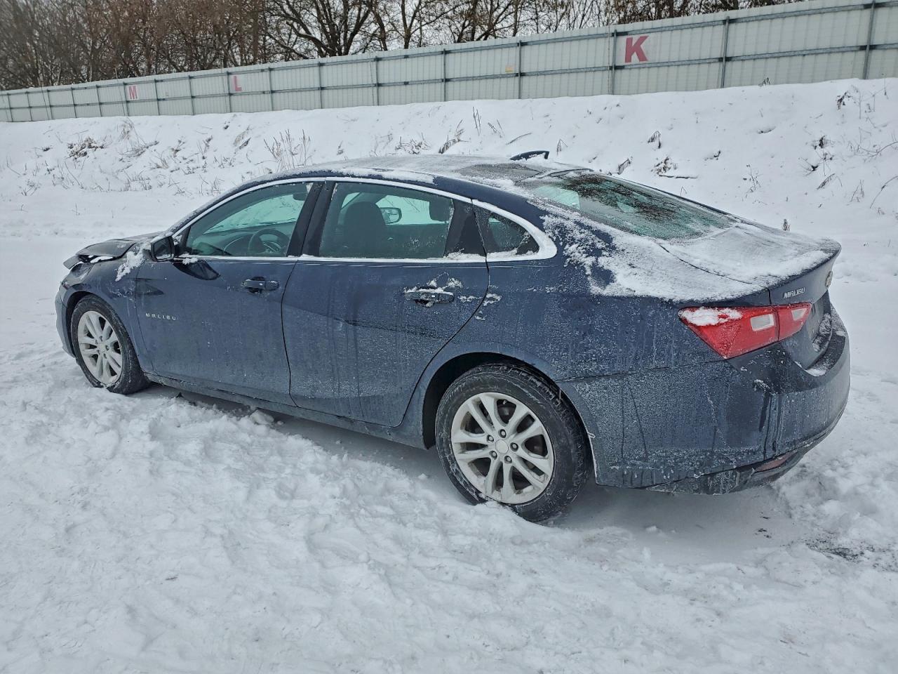 2016 CHEVROLET MALIBU LT photo 2