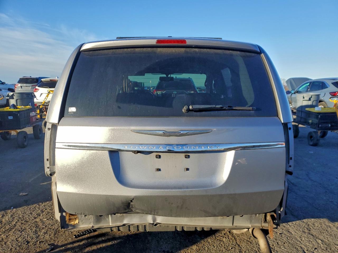 2013 CHRYSLER TOWN & COUNTRY TOURING L photo 6