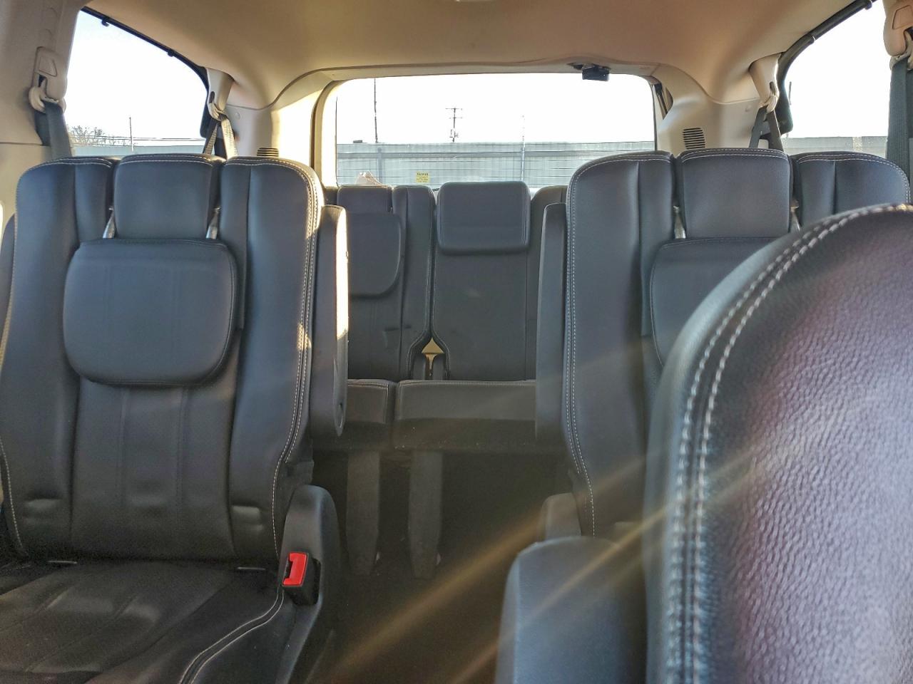 2013 CHRYSLER TOWN & COUNTRY TOURING L photo 10