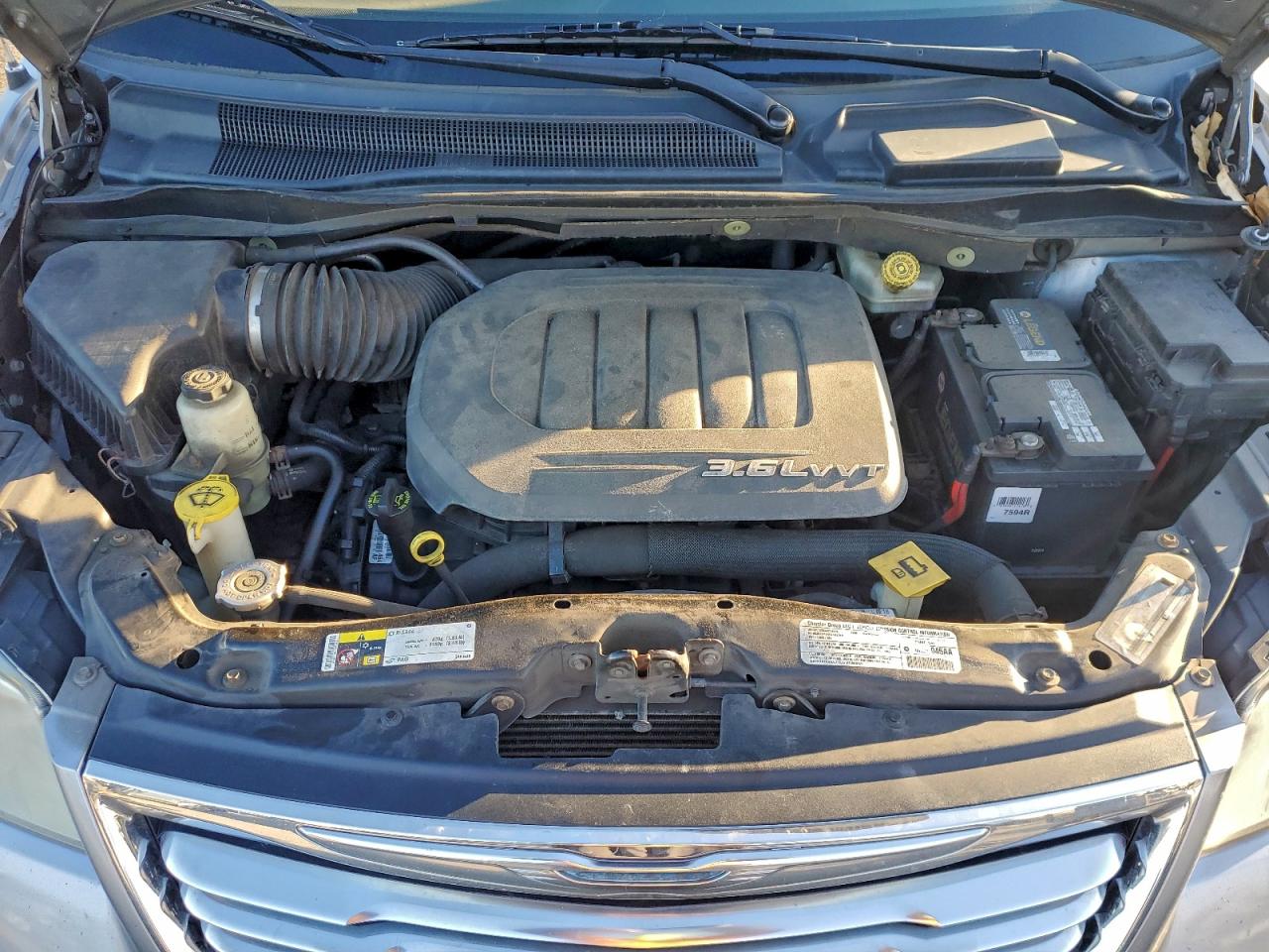 2013 CHRYSLER TOWN & COUNTRY TOURING L photo 12