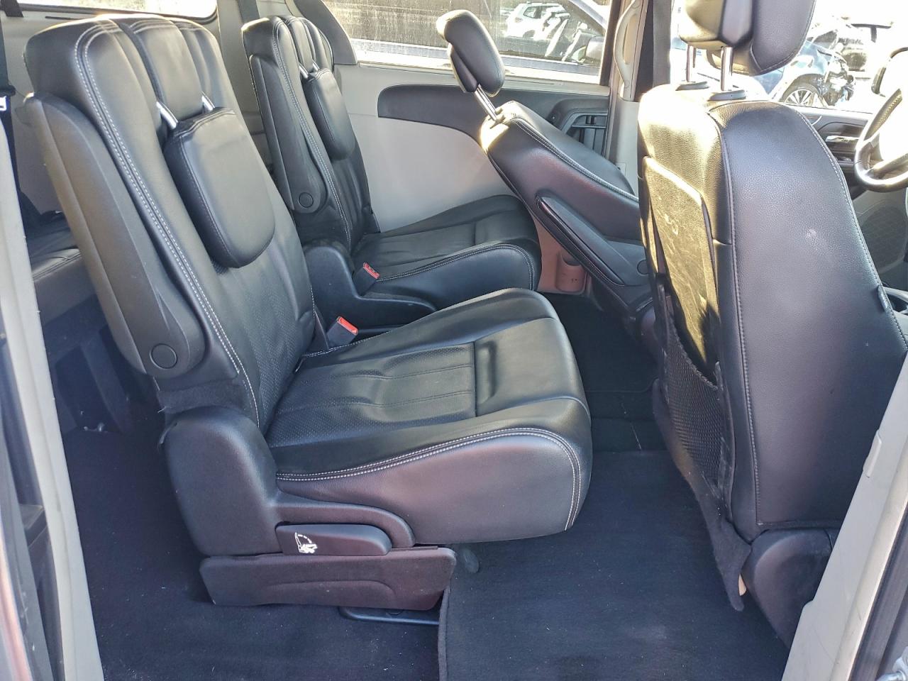 2013 CHRYSLER TOWN & COUNTRY TOURING L photo 11