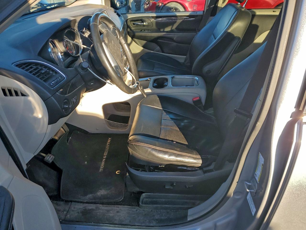 2013 CHRYSLER TOWN & COUNTRY TOURING L photo 7
