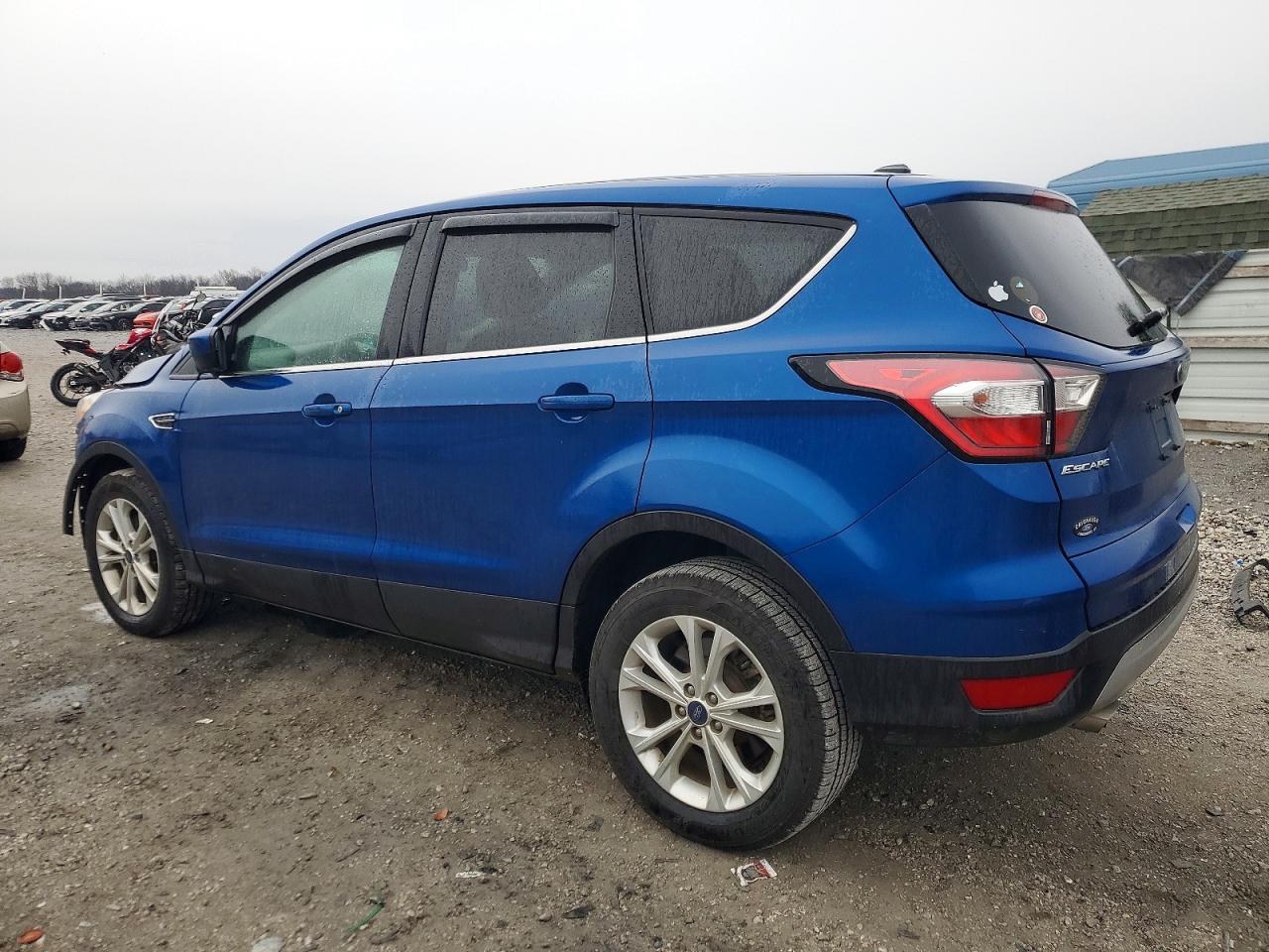 2017 FORD ESCAPE SE photo 2
