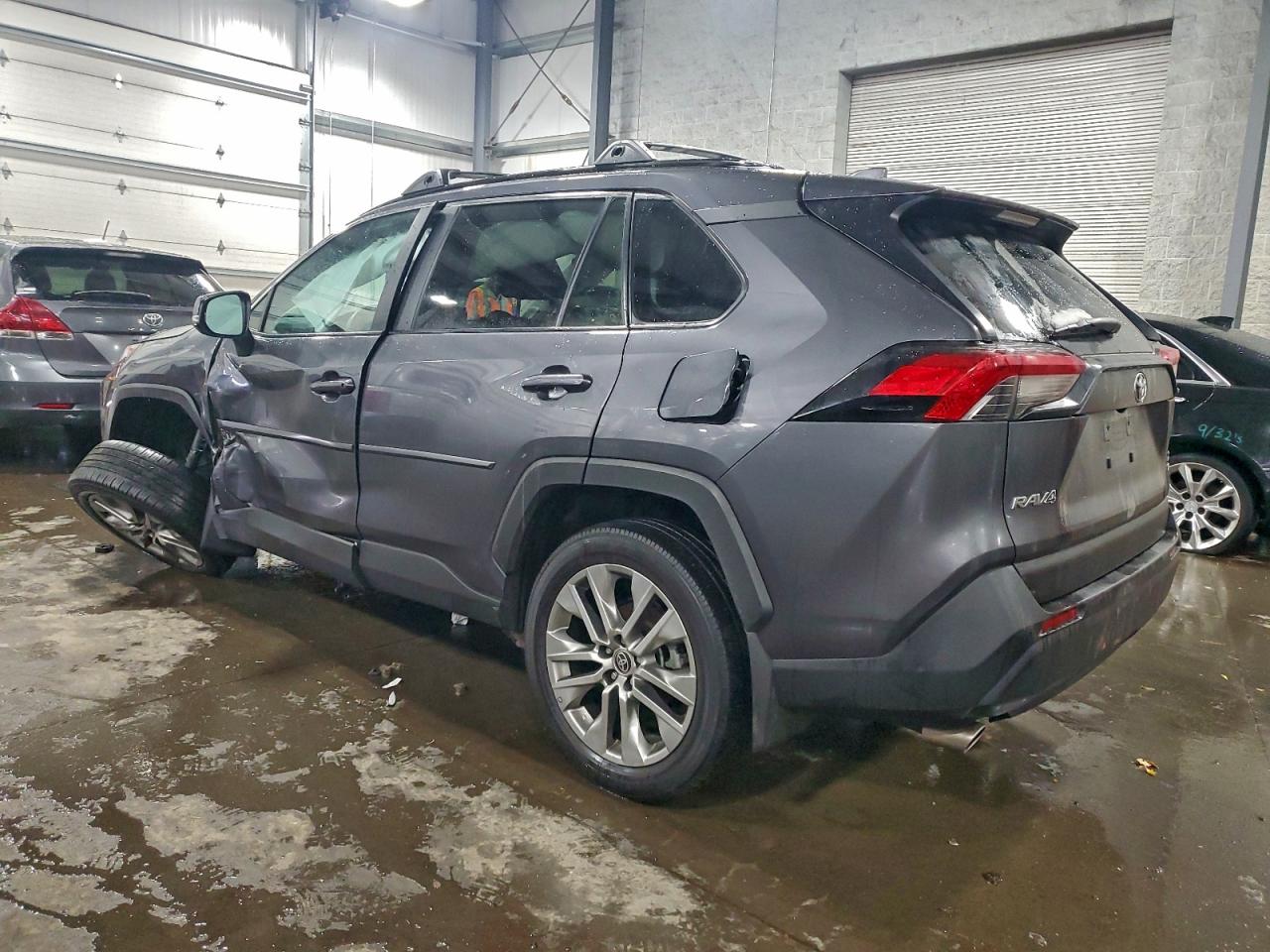 2024 TOYOTA RAV4 XLE PREMIUM photo 2