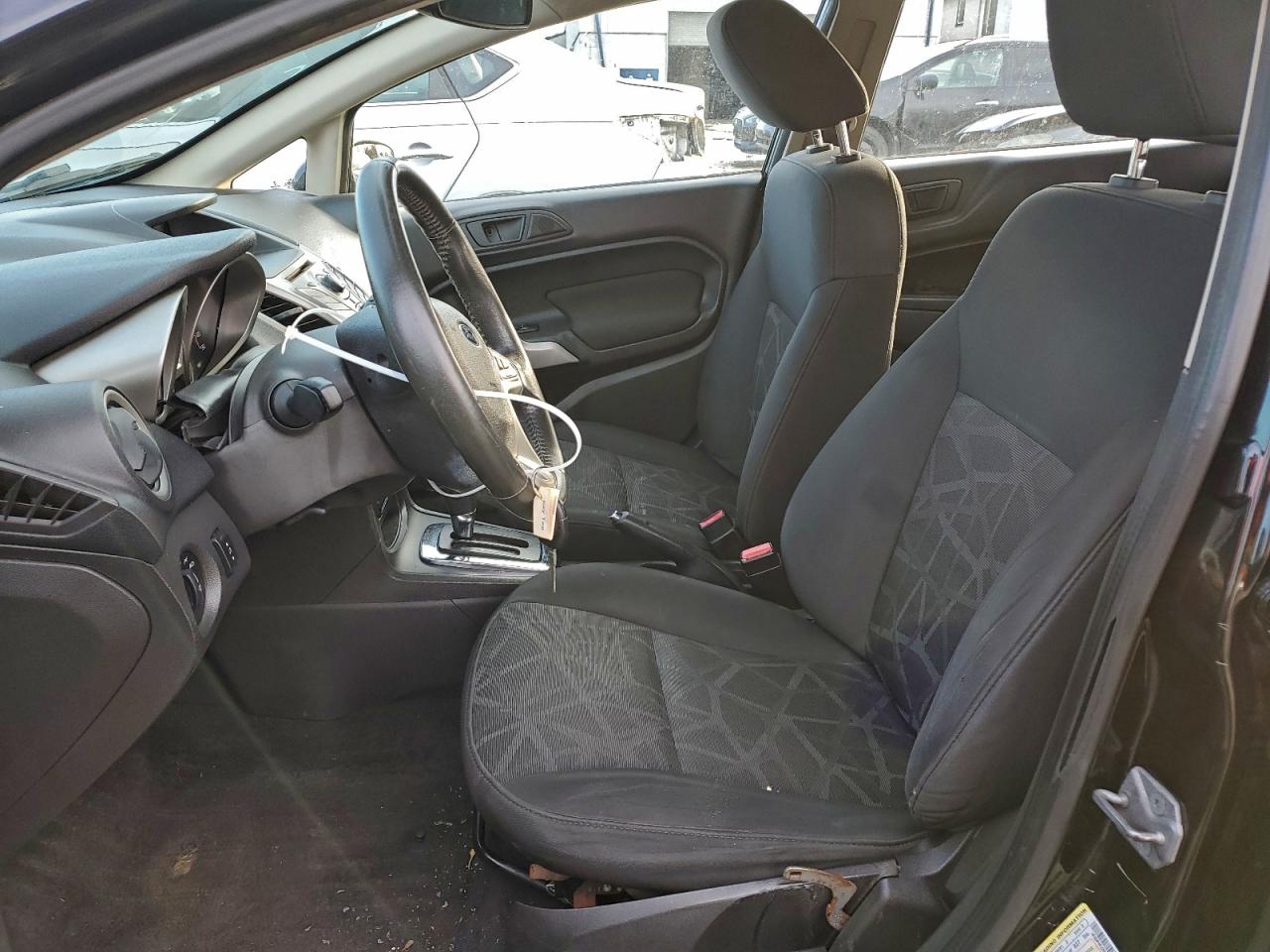 2011 FORD FIESTA SES photo 13