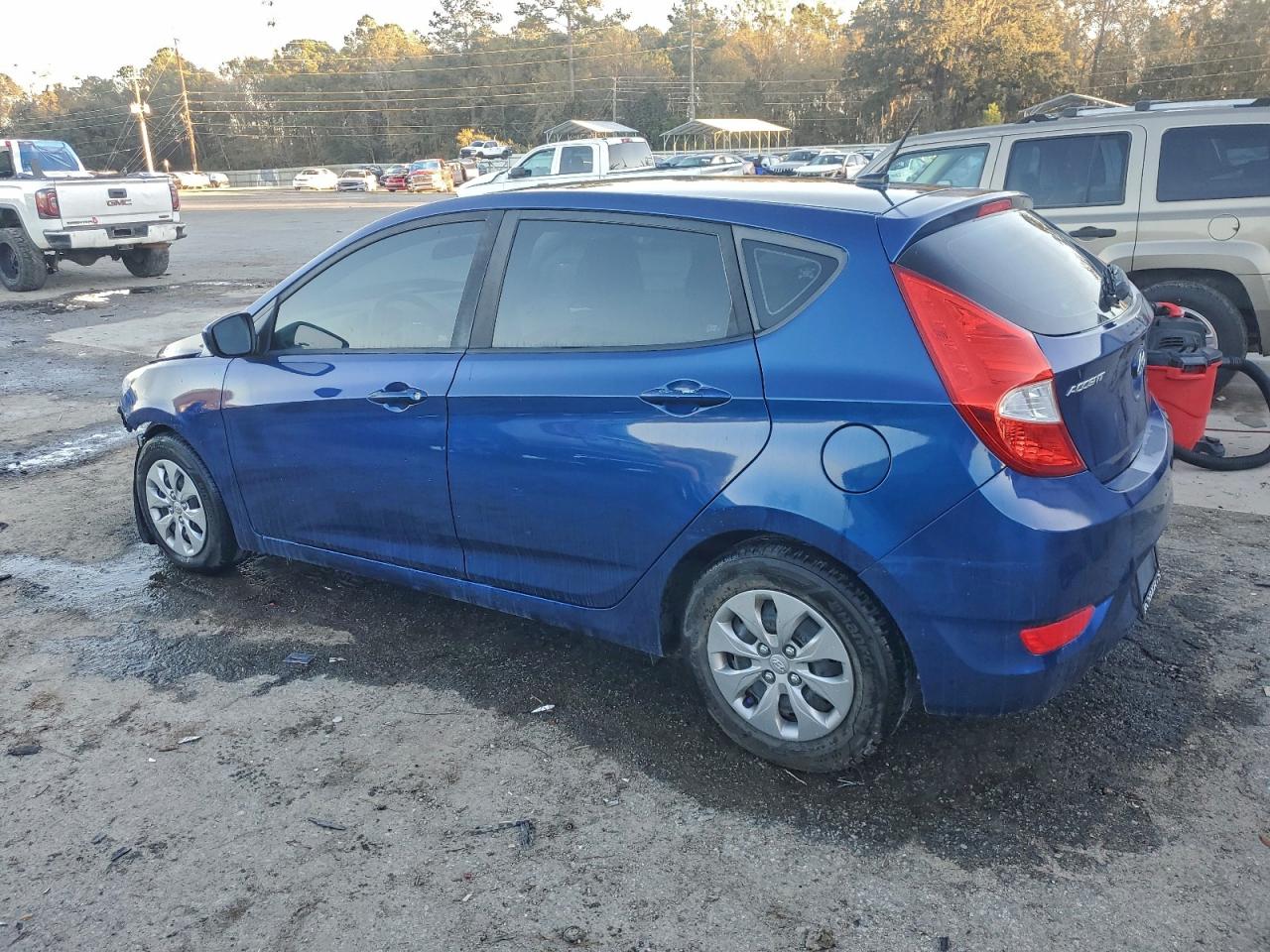 2017 HYUNDAI ACCENT SE photo 2