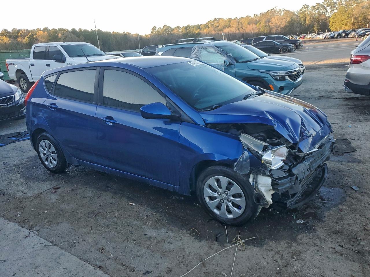 2017 HYUNDAI ACCENT SE photo 4