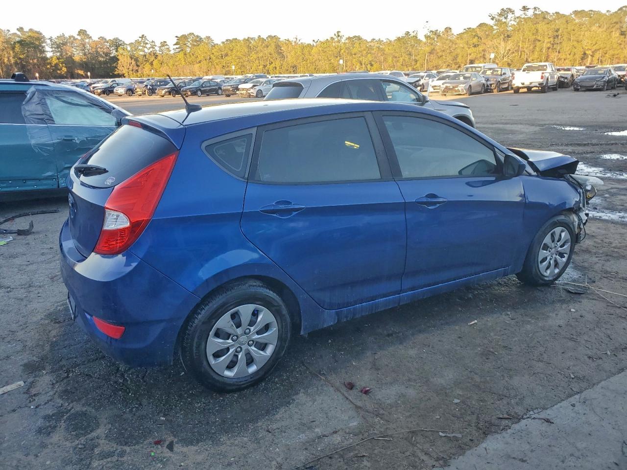 2017 HYUNDAI ACCENT SE photo 3