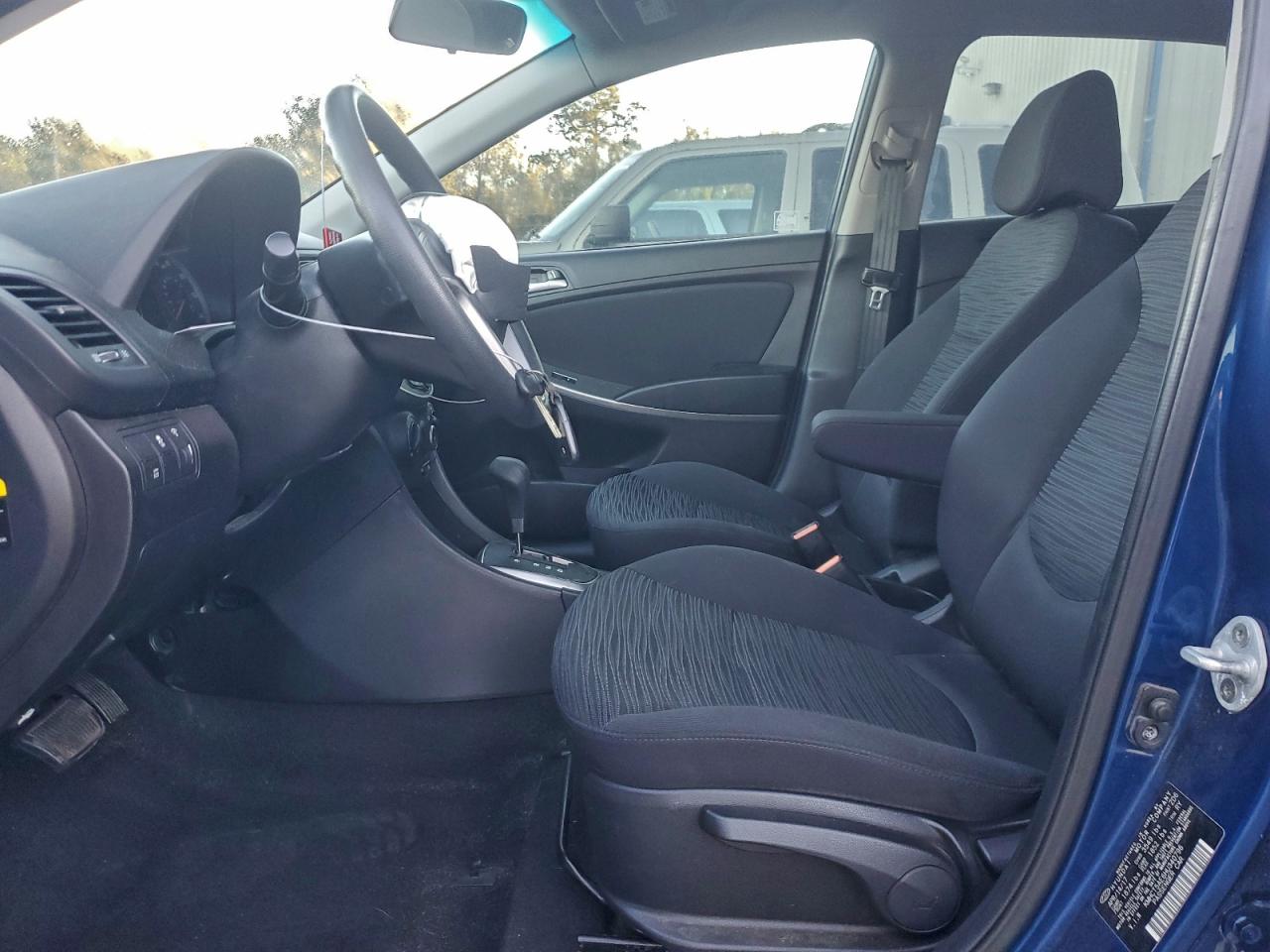 2017 HYUNDAI ACCENT SE photo 7