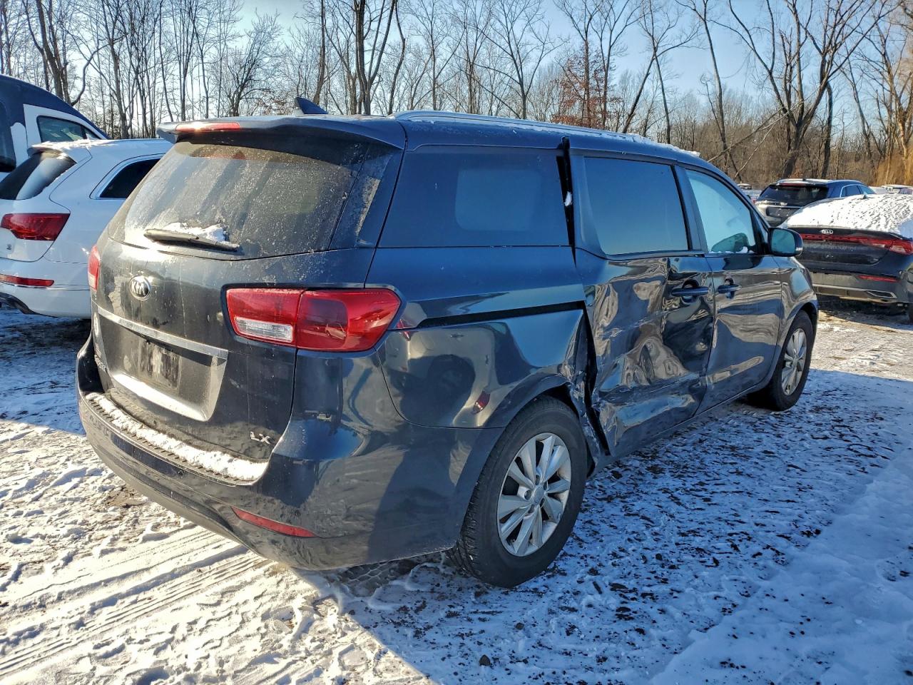 2017 KIA SEDONA LX photo 3
