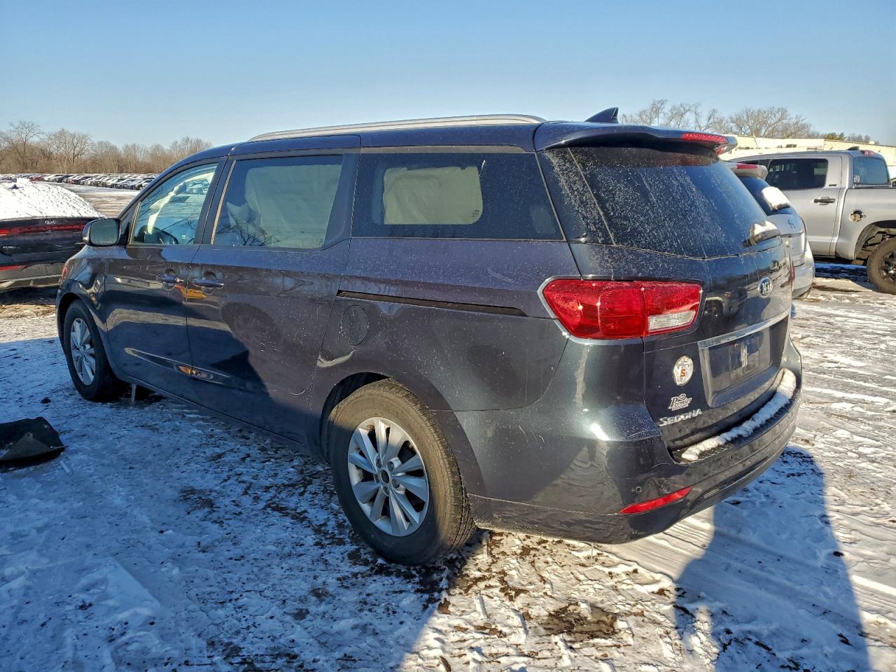 2017 KIA SEDONA LX photo 2