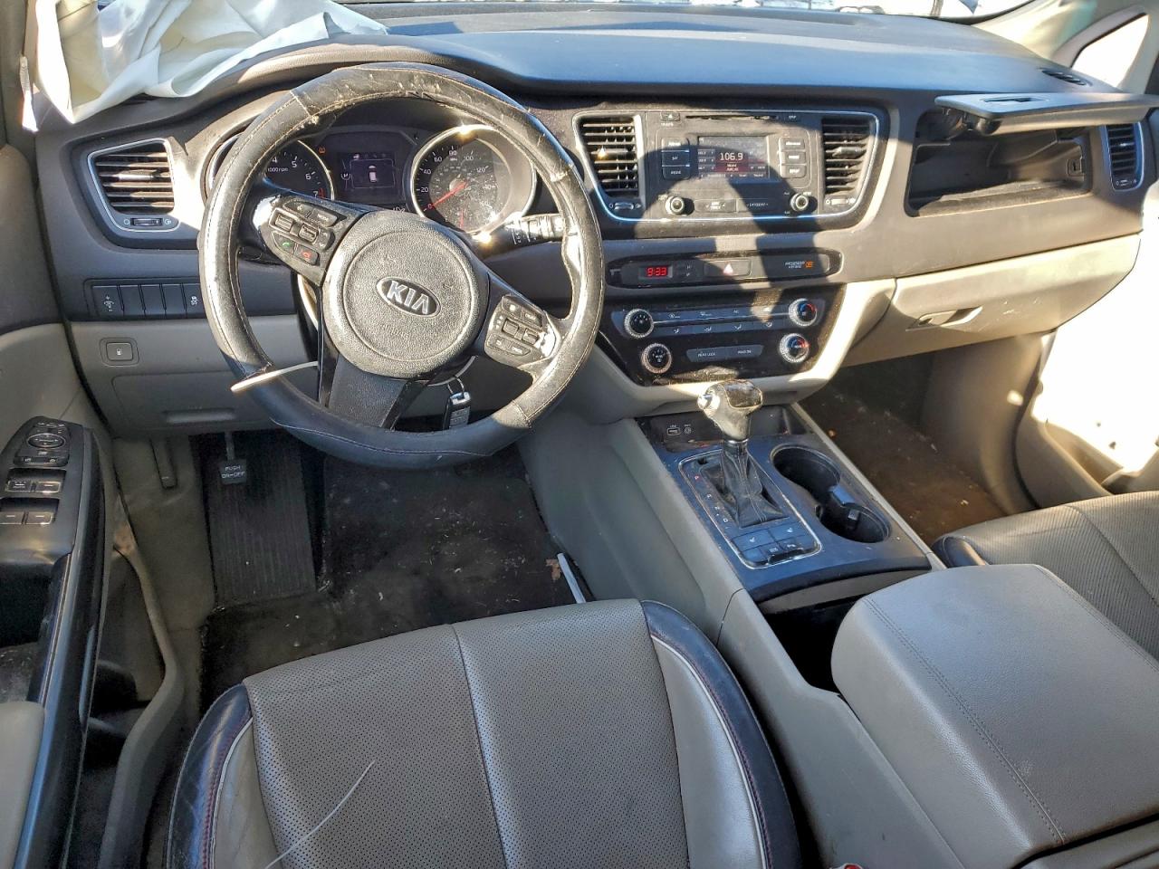 2017 KIA SEDONA LX photo 8