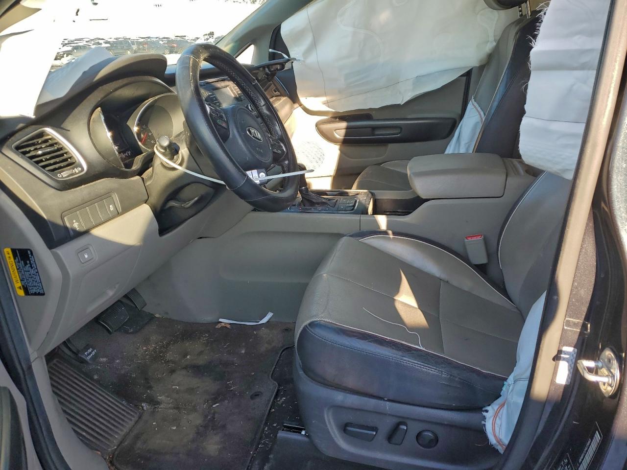 2017 KIA SEDONA LX photo 7