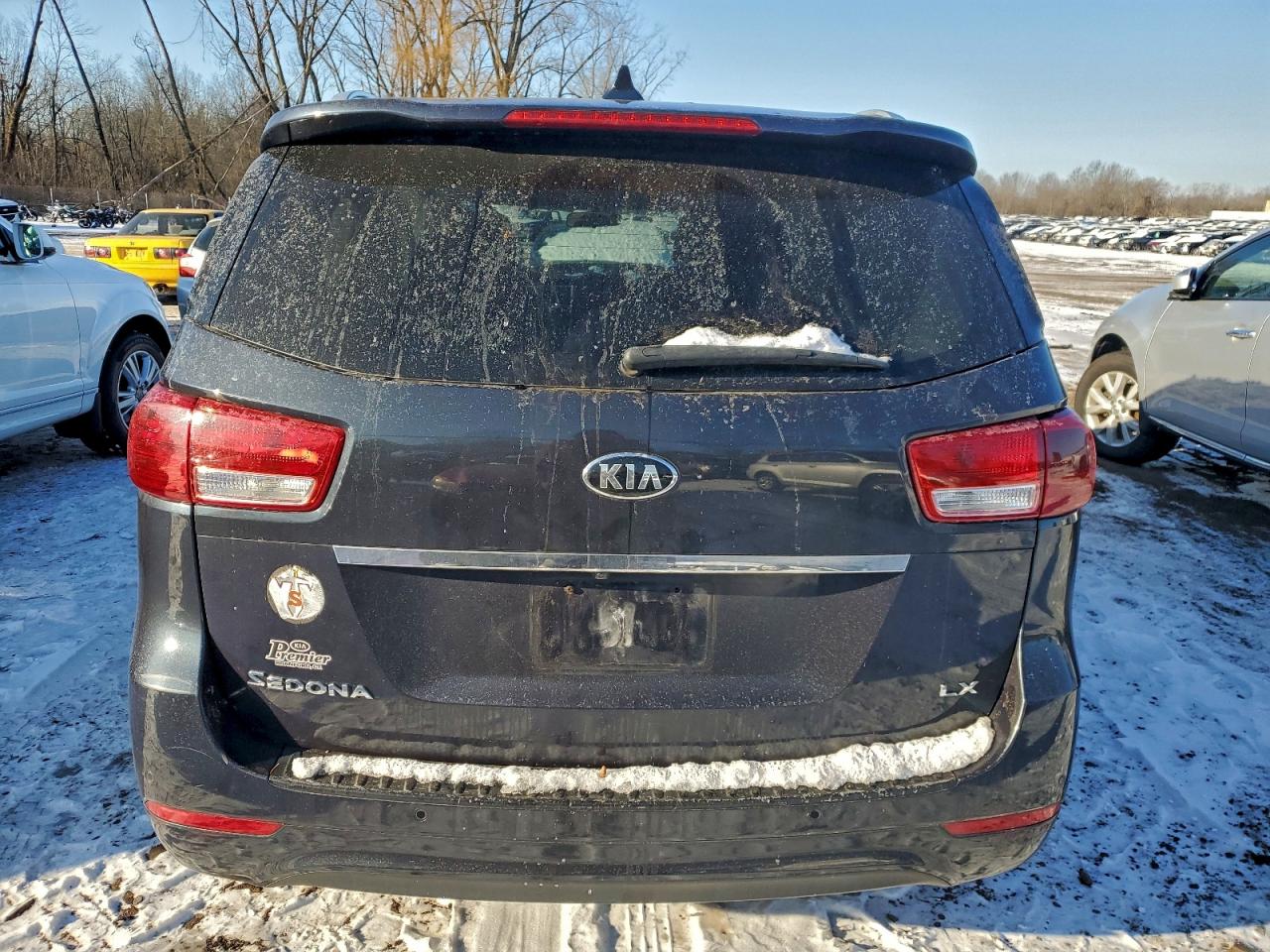 2017 KIA SEDONA LX photo 6