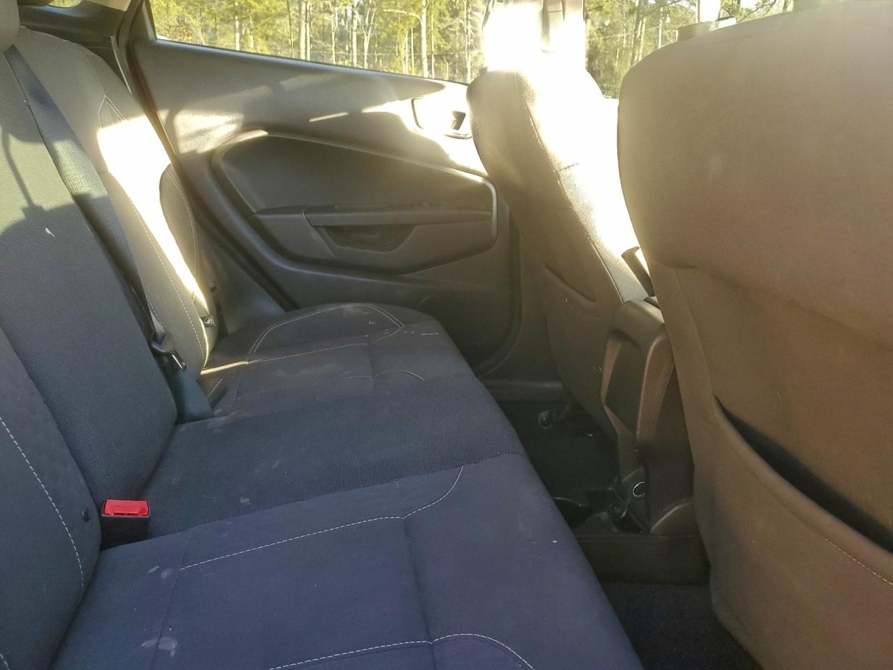 2016 FORD FIESTA SE photo 10