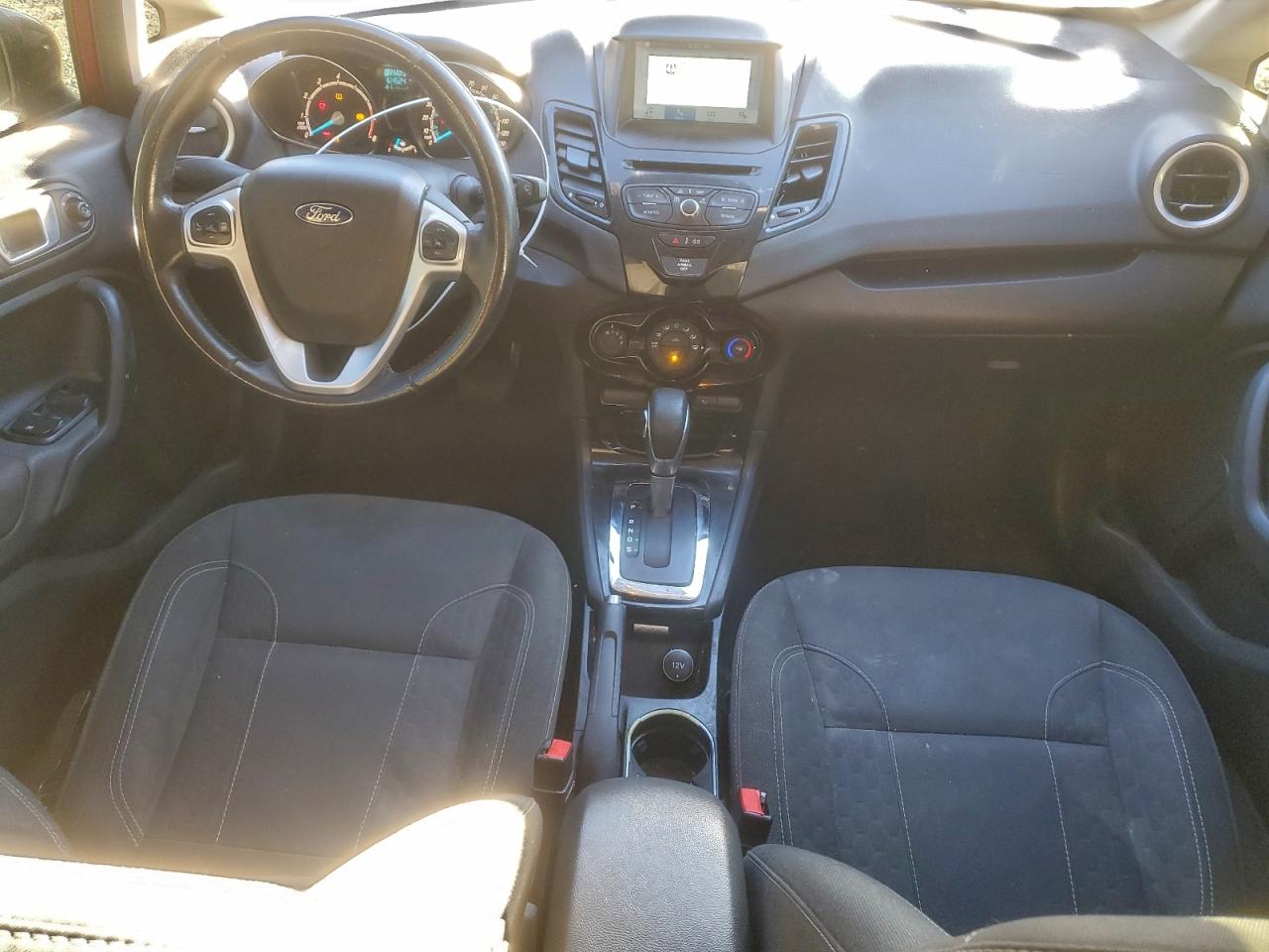 2016 FORD FIESTA SE photo 8