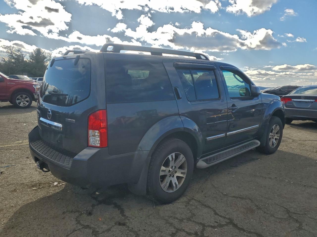 2012 NISSAN PATHFINDER S photo 3