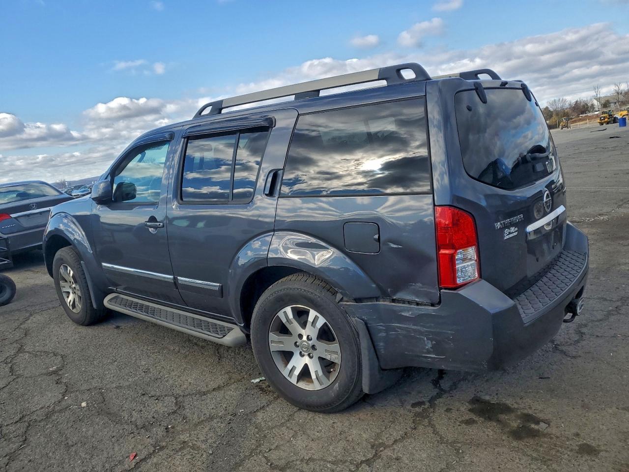 2012 NISSAN PATHFINDER S photo 2