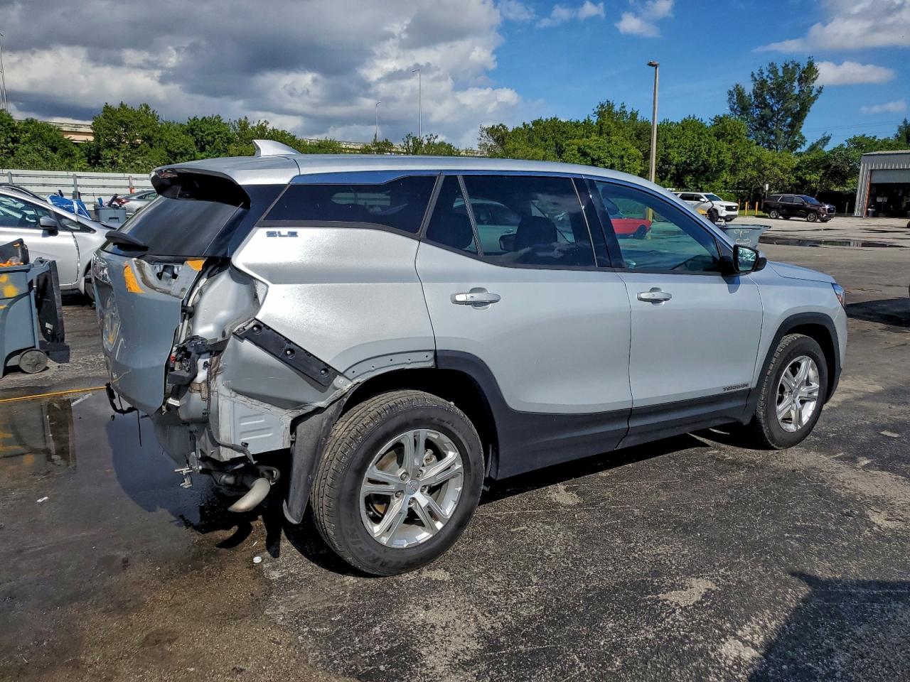 2020 GMC TERRAIN SLE photo 3