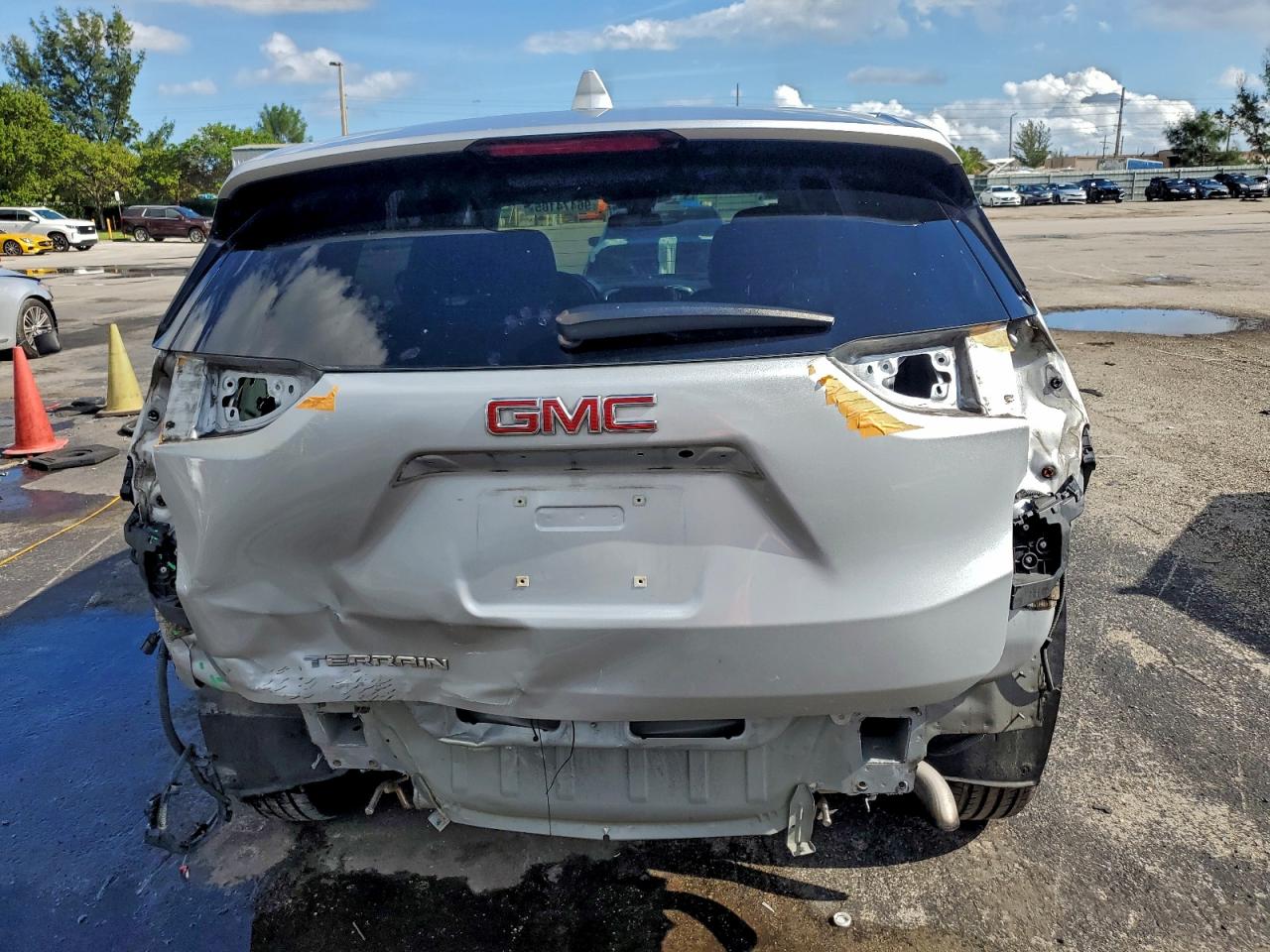 2020 GMC TERRAIN SLE photo 6