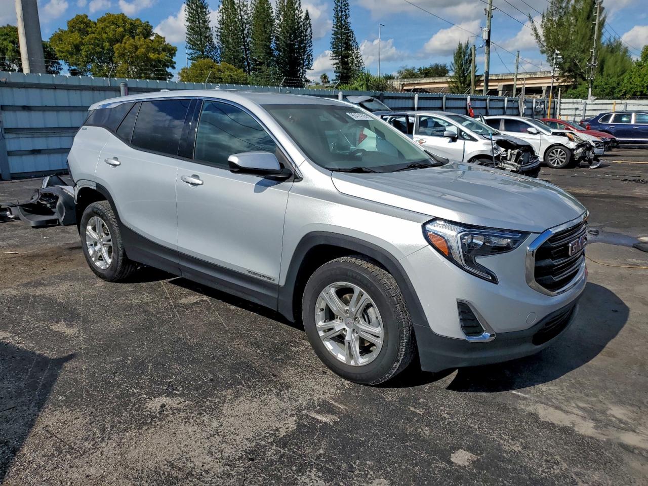 2020 GMC TERRAIN SLE photo 4