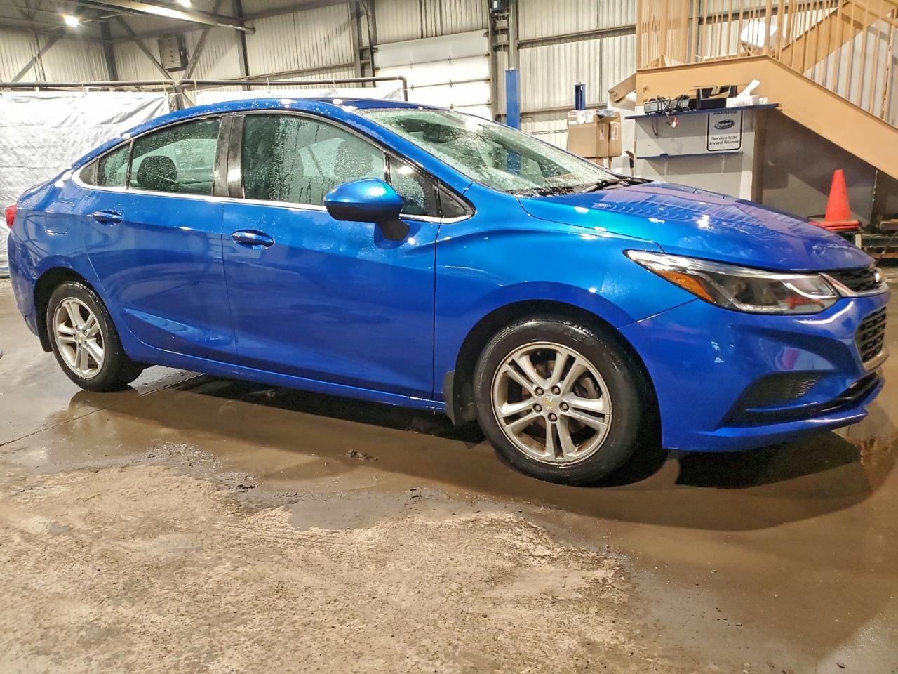 2017 CHEVROLET CRUZE LT photo 4