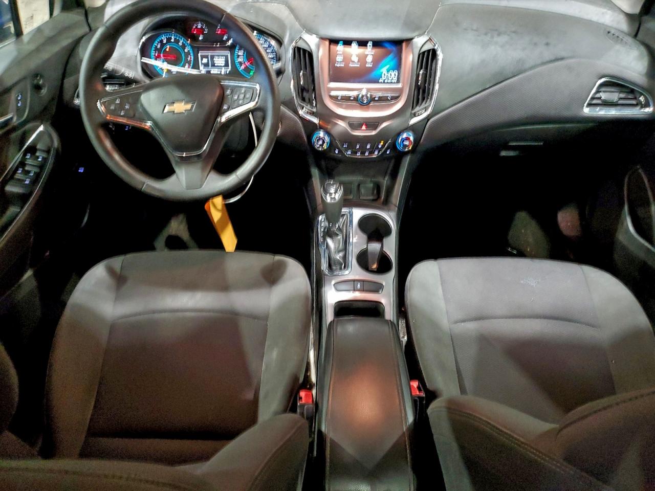2017 CHEVROLET CRUZE LT photo 8