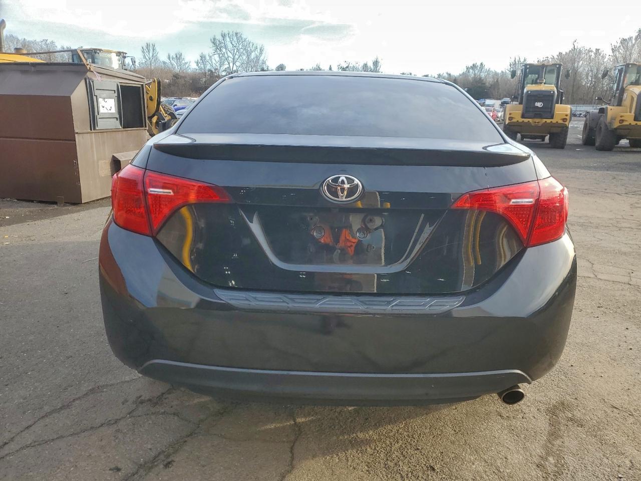 2018 TOYOTA COROLLA L photo 6