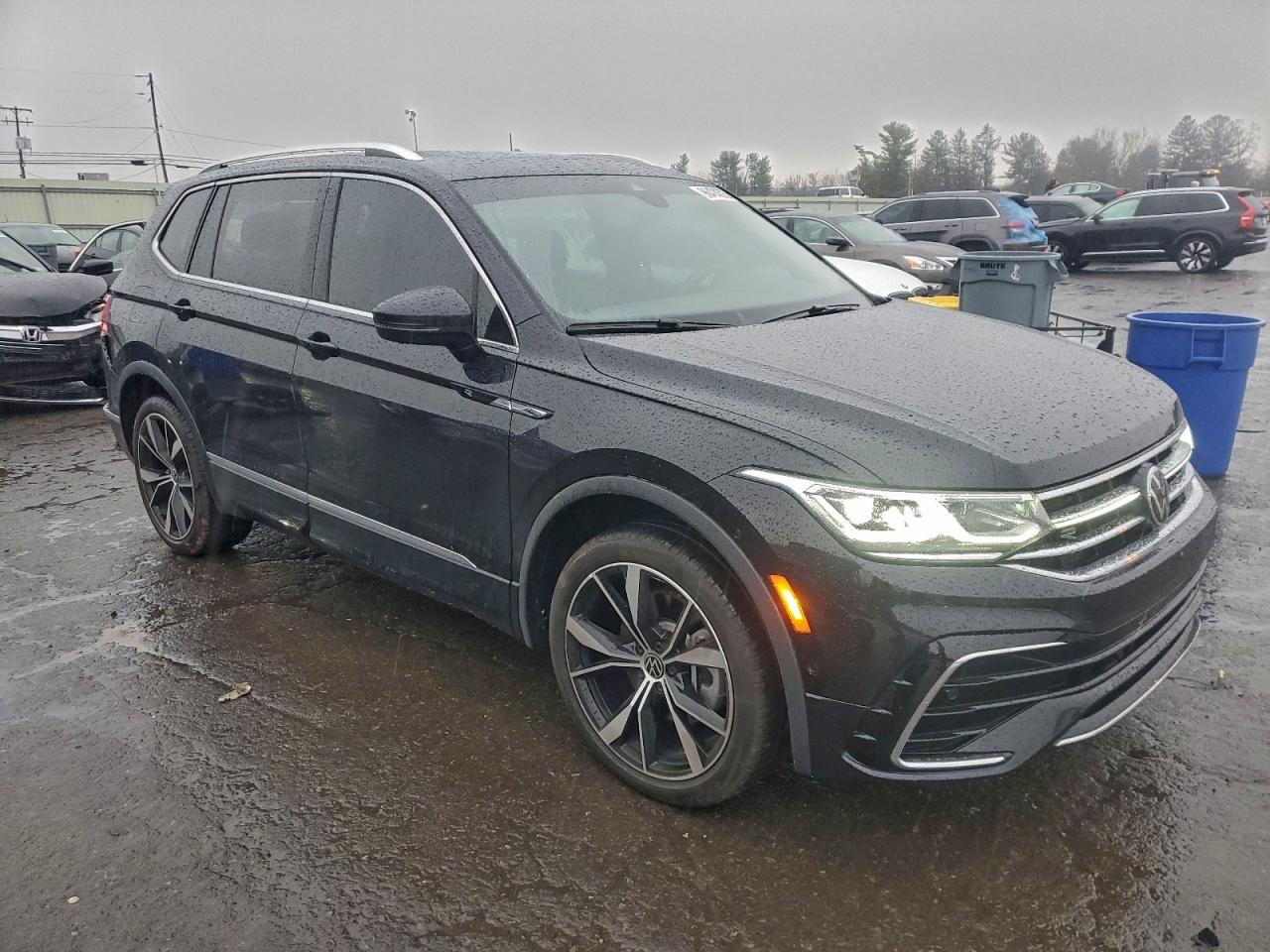 2024 VOLKSWAGEN TIGUAN SEL R-LINE BLACK photo 4
