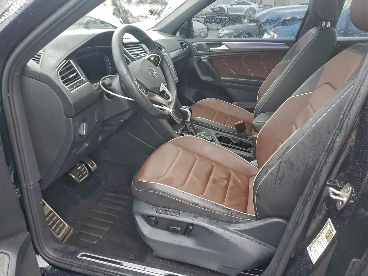 2024 VOLKSWAGEN TIGUAN SEL R-LINE BLACK photo 7