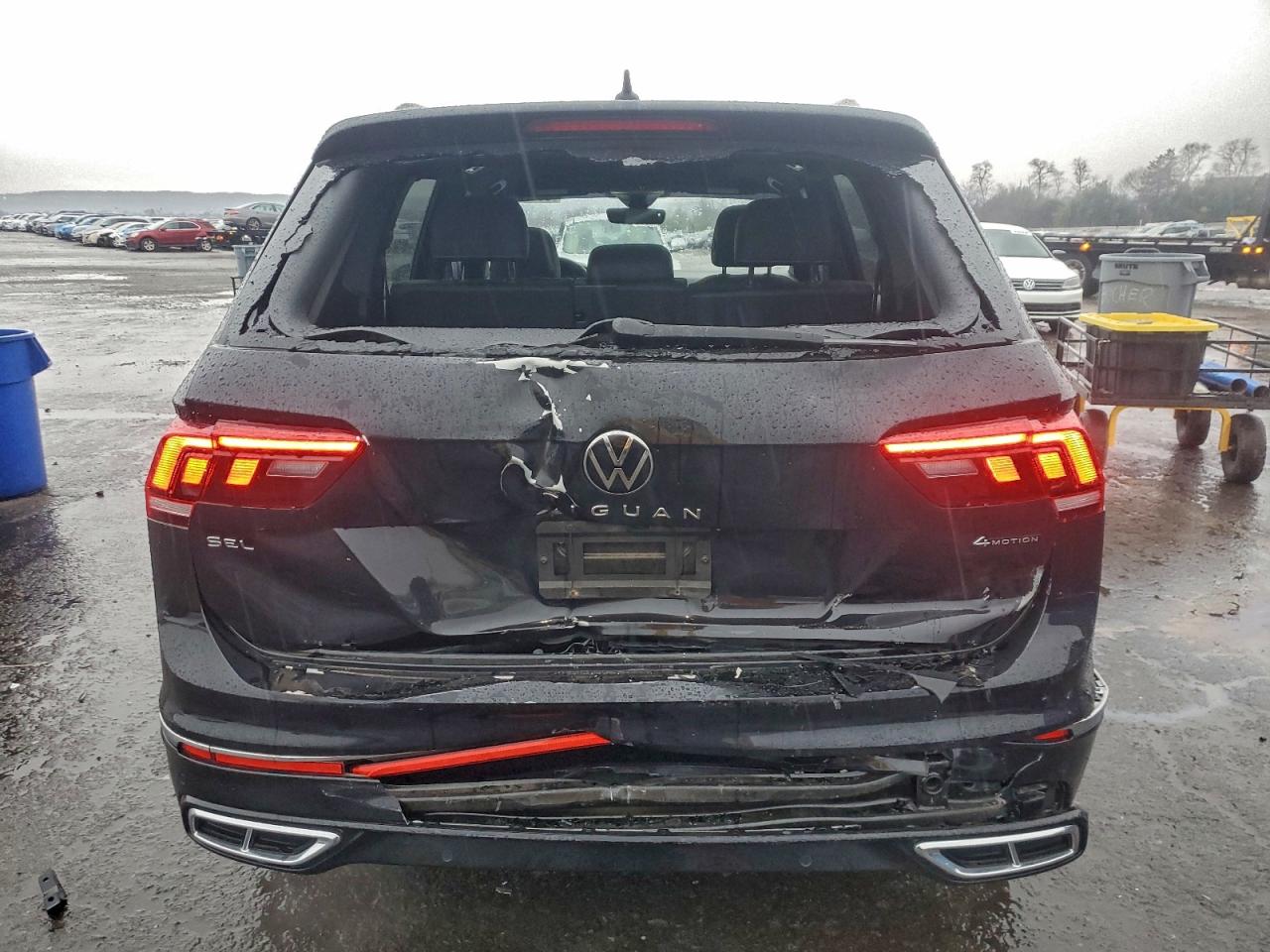 2024 VOLKSWAGEN TIGUAN SEL R-LINE BLACK photo 6
