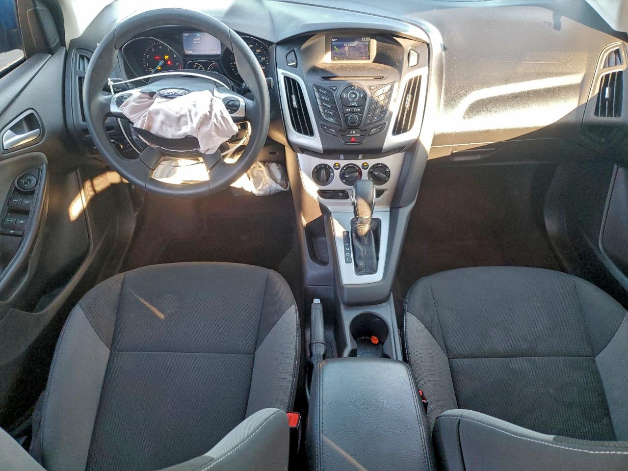 2014 FORD FOCUS SE photo 8