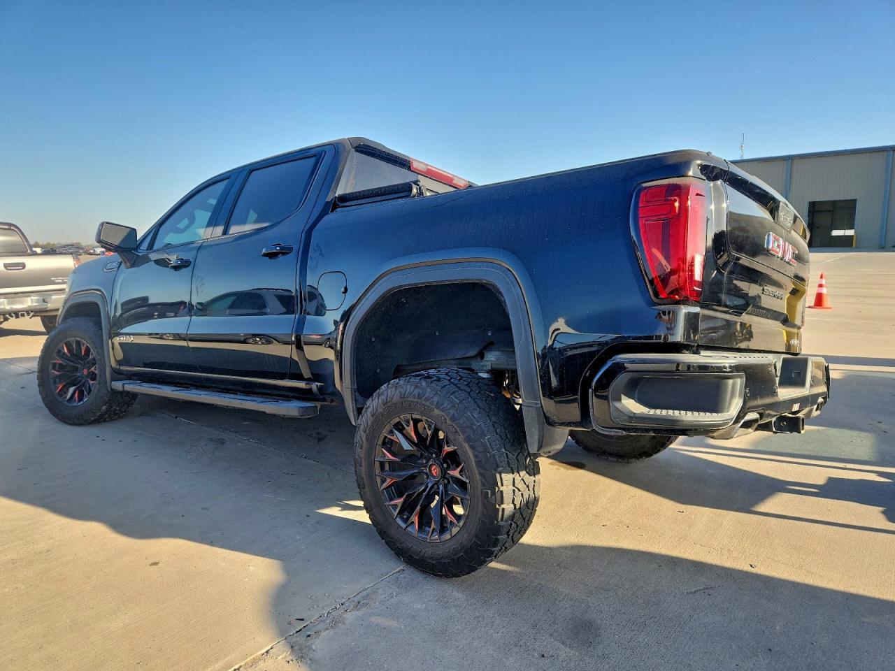 2019 GMC SIERRA K1500 AT4 photo 2