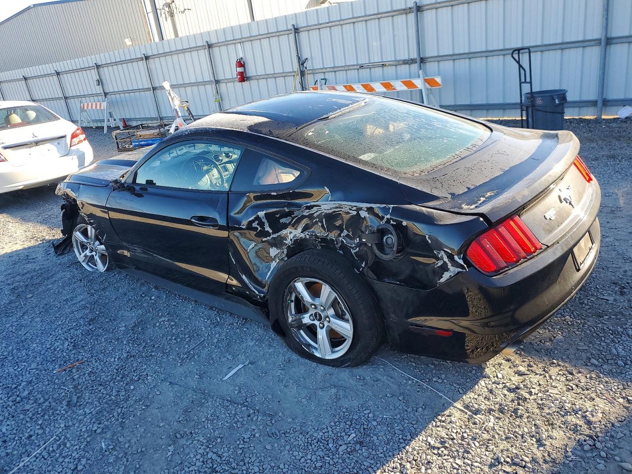 2017 FORD MUSTANG photo 2