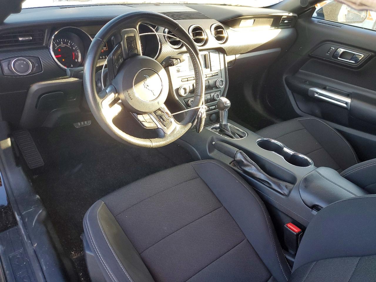 2017 FORD MUSTANG photo 8