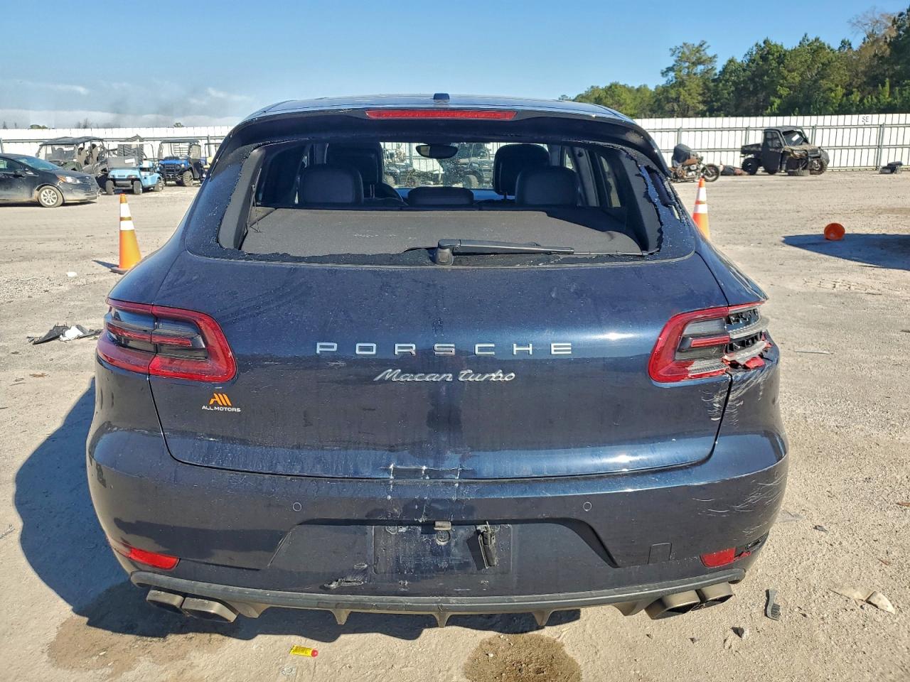 2017 PORSCHE MACAN TURBO photo 11