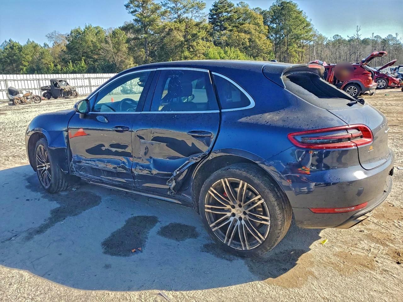 2017 PORSCHE MACAN TURBO photo 3