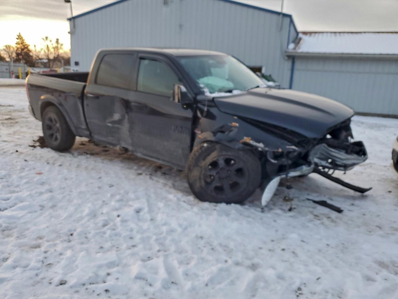 2016 RAM 1500 LARAMIE photo 4