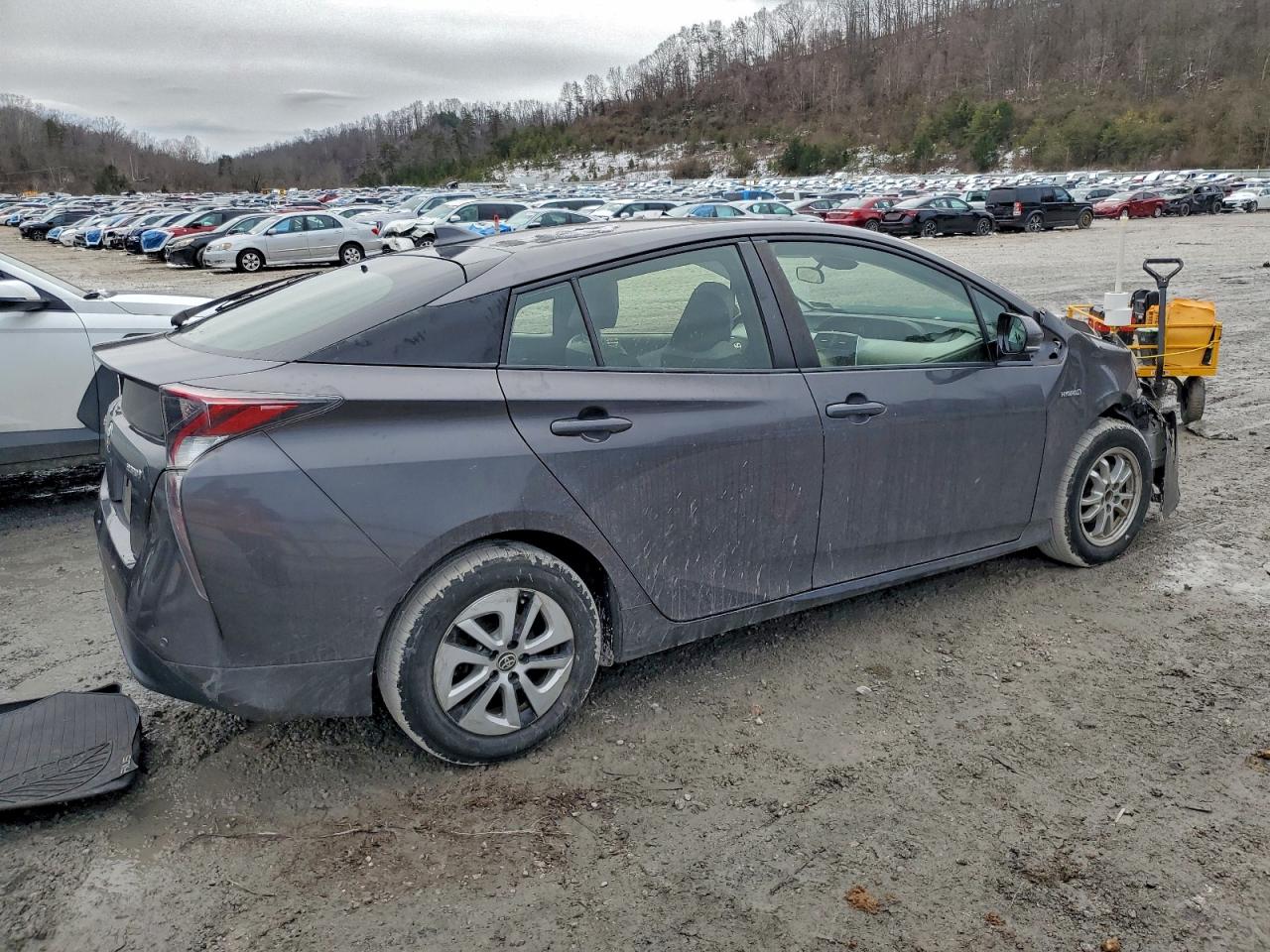 2018 TOYOTA PRIUS photo 3