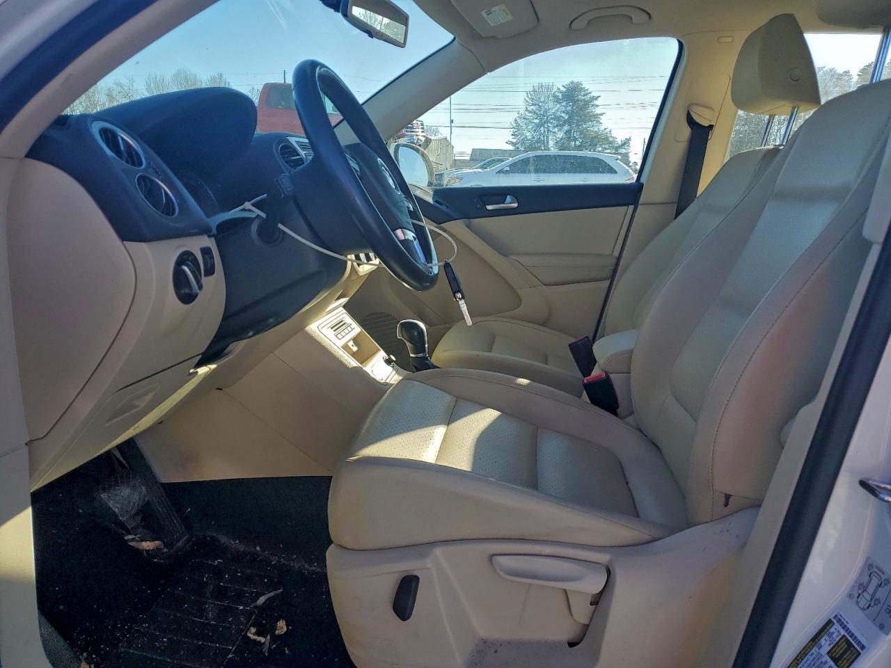 2017 VOLKSWAGEN TIGUAN S photo 7