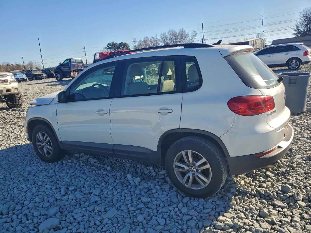 2017 VOLKSWAGEN TIGUAN S photo 2