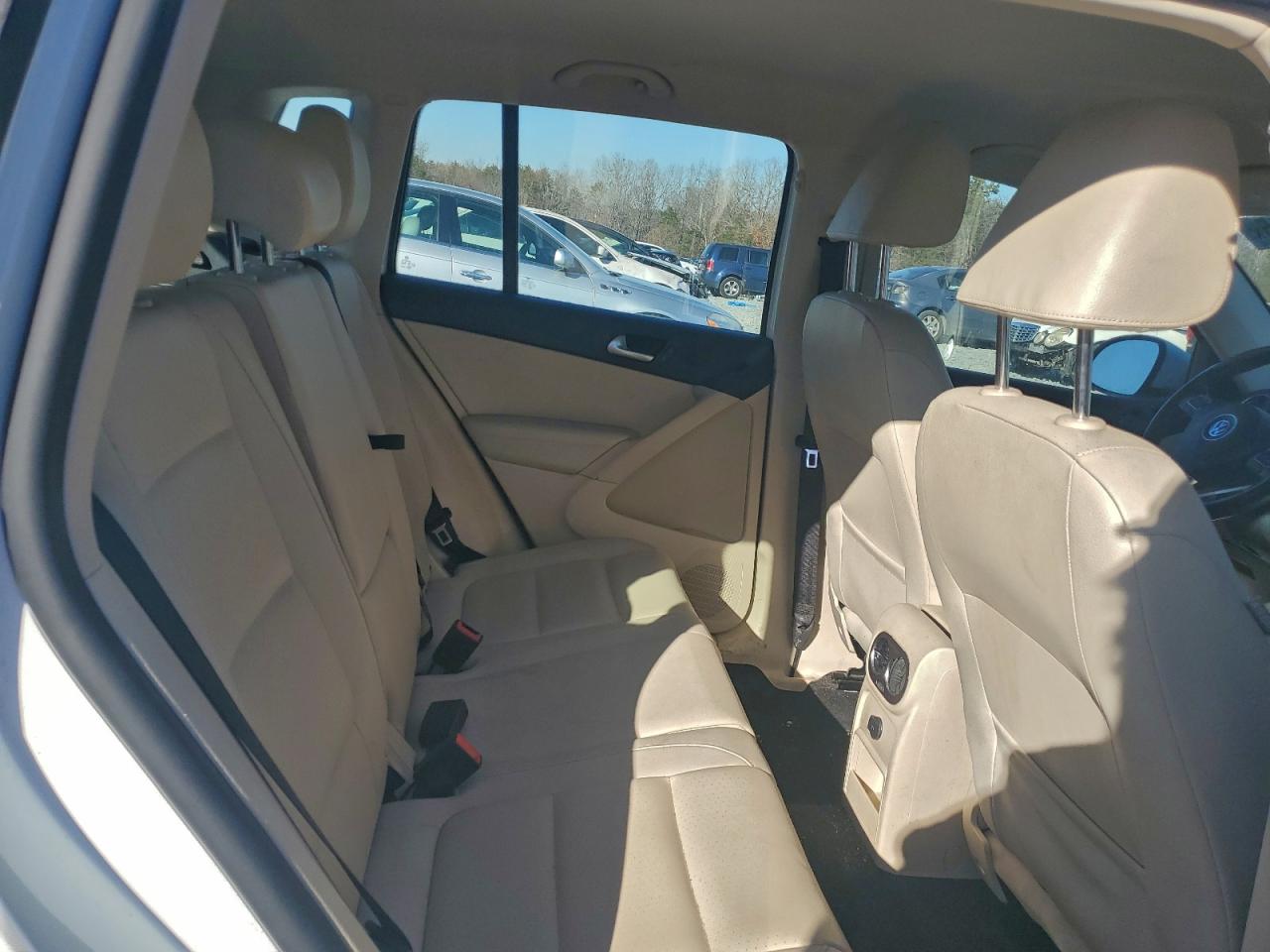 2017 VOLKSWAGEN TIGUAN S photo 11