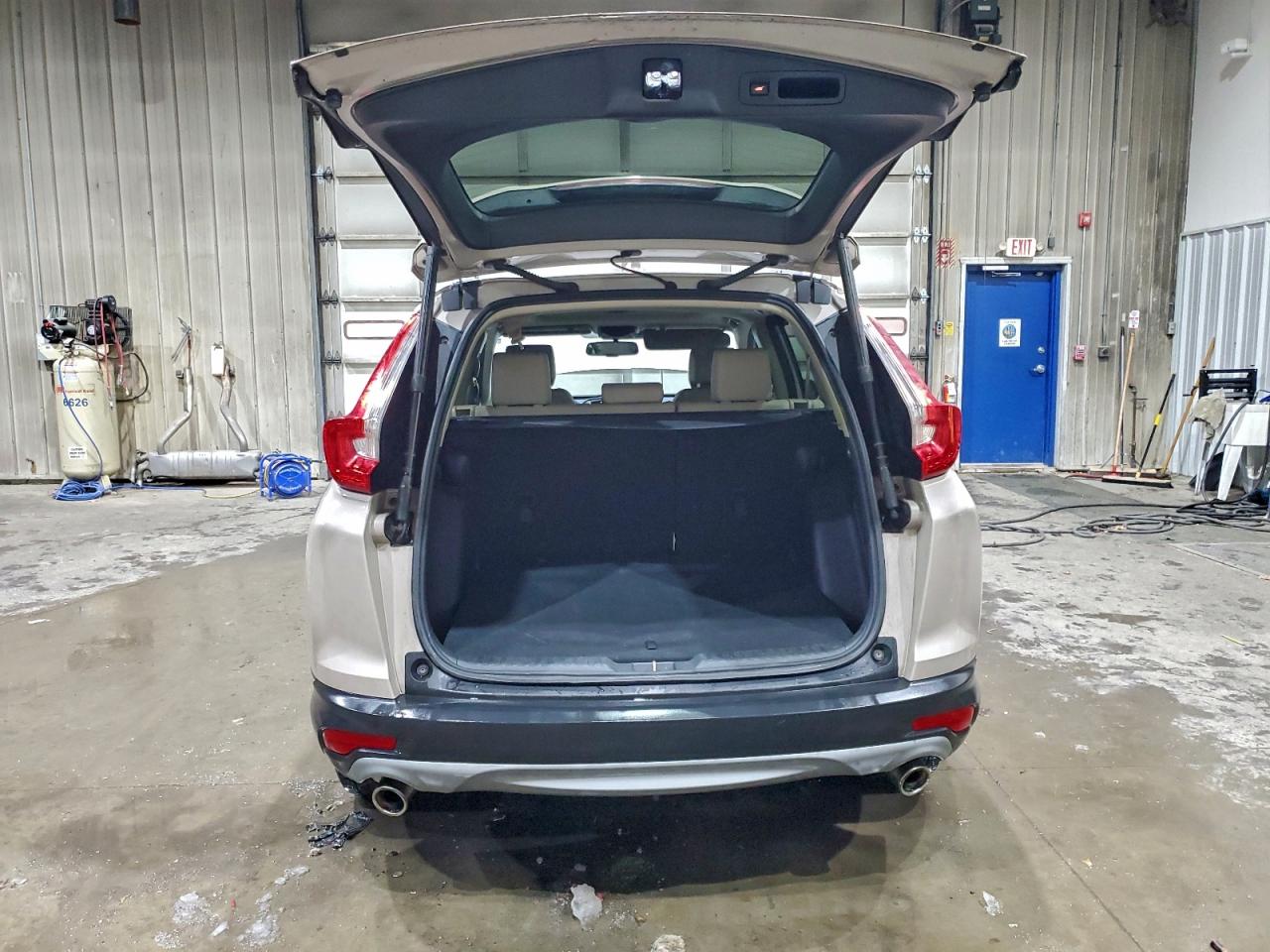 2017 HONDA CR-V TOURING photo 6