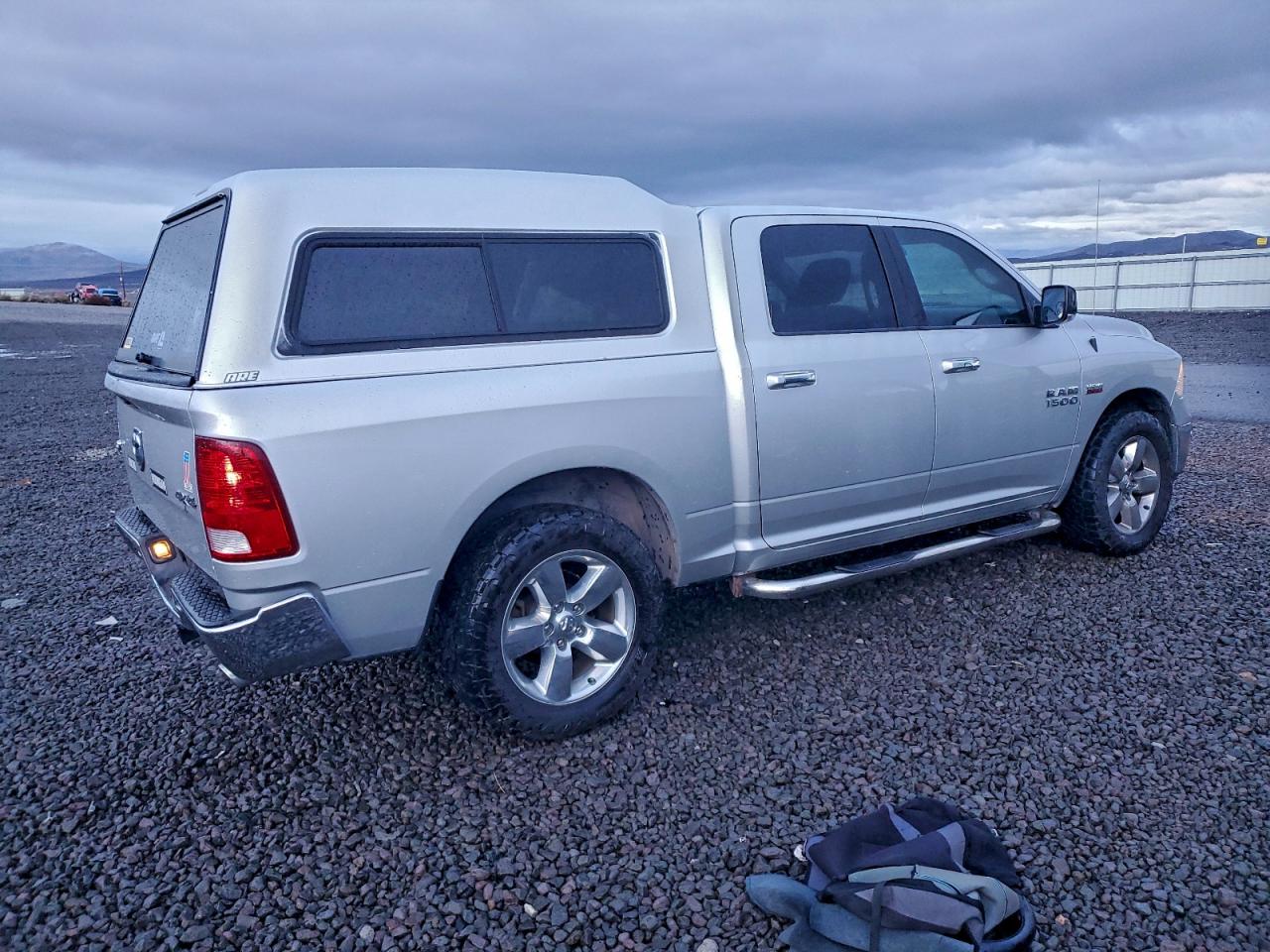 2016 RAM 1500 SLT photo 3