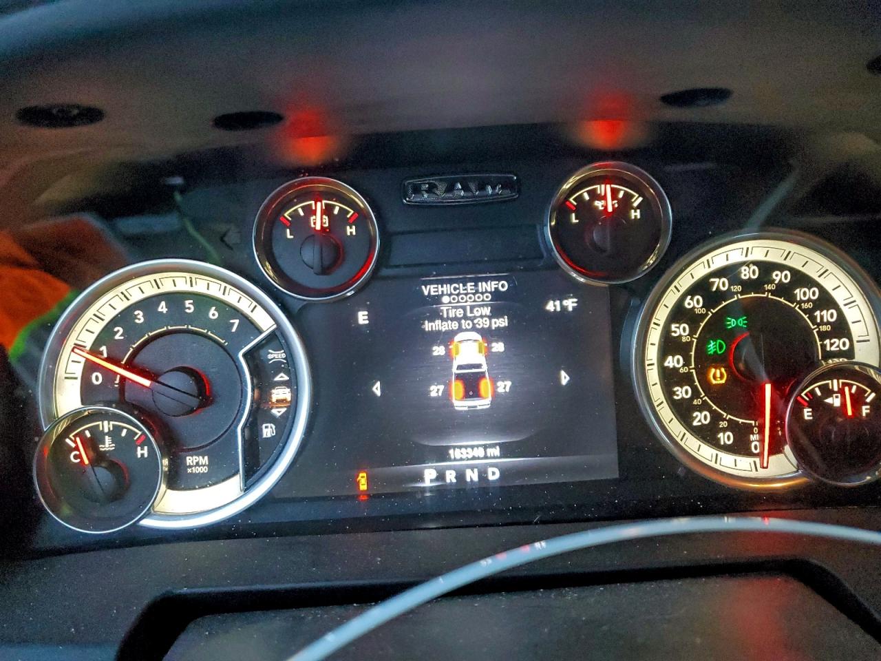 2016 RAM 1500 SLT photo 9