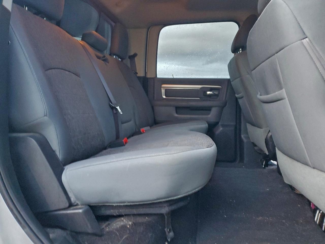 2016 RAM 1500 SLT photo 10