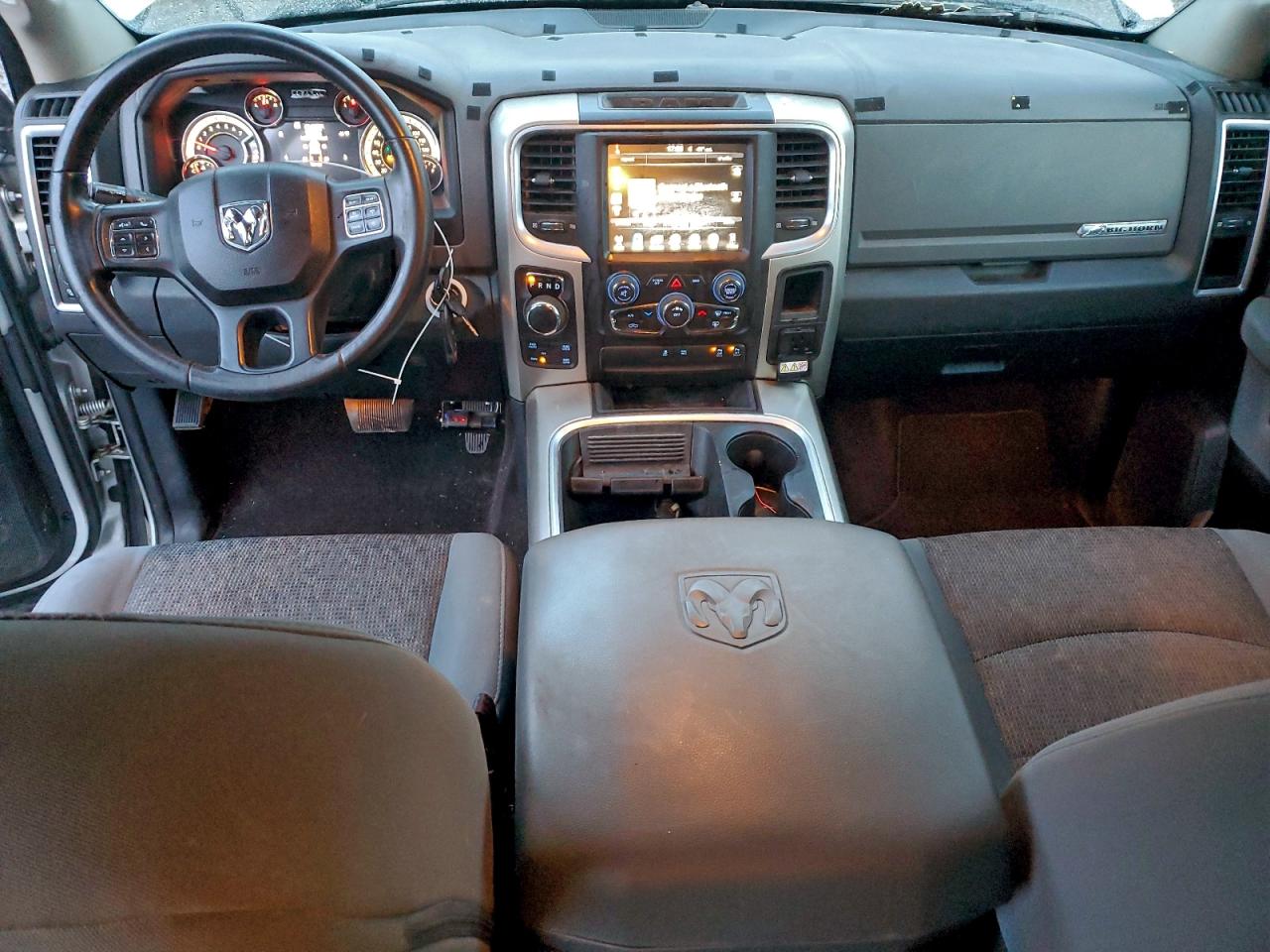 2016 RAM 1500 SLT photo 8