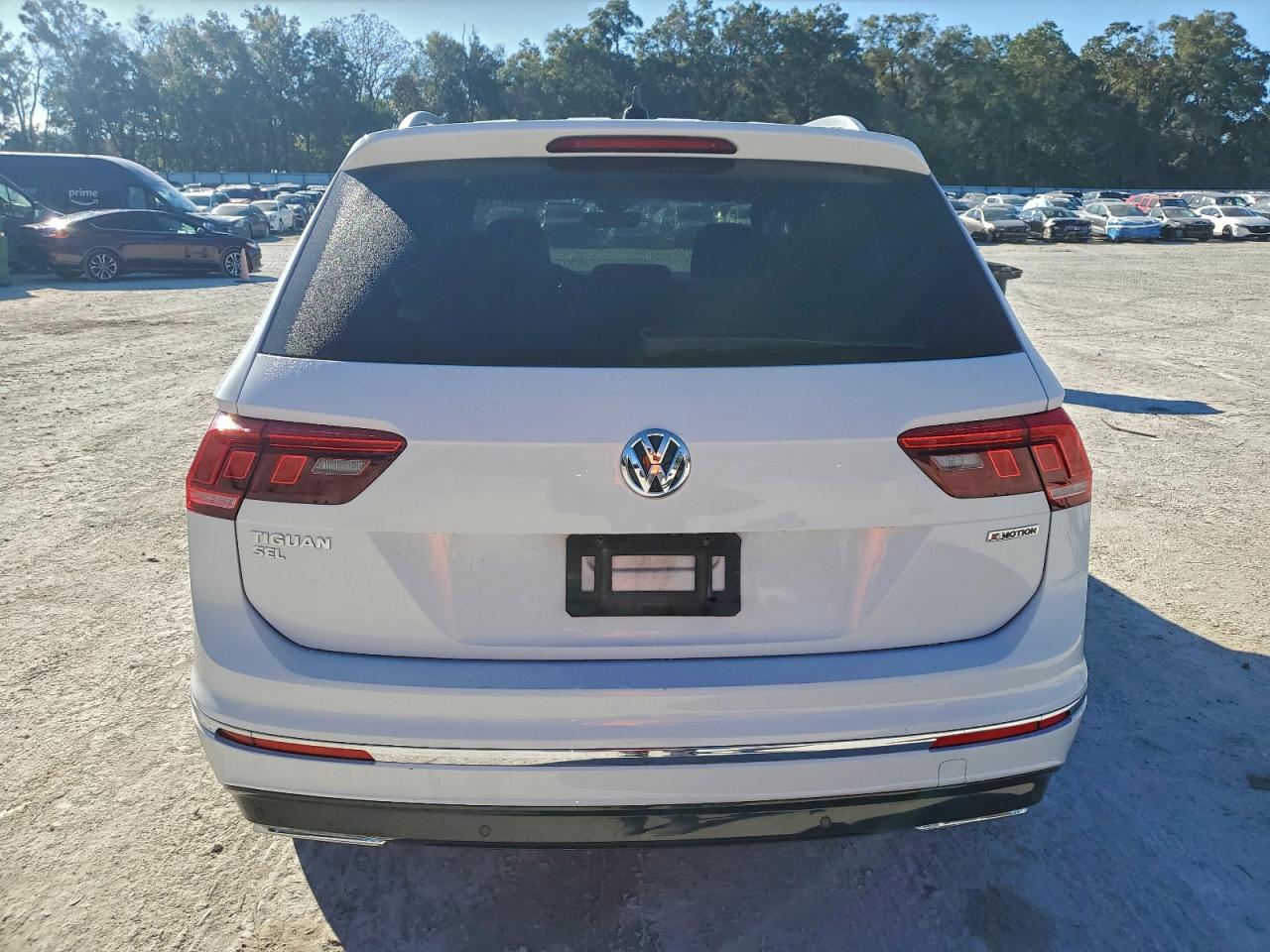 2021 VOLKSWAGEN TIGUAN SEL PREMIUM R-LINE photo 6