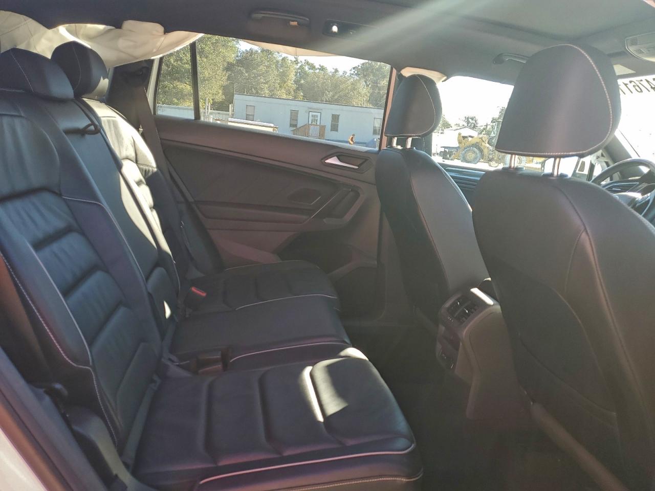 2021 VOLKSWAGEN TIGUAN SEL PREMIUM R-LINE photo 11